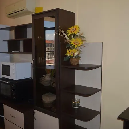 Bratanov Nobel Apartman Napospart